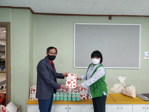 완주 용진읍 백용복 대표, 아동 영양제 선물