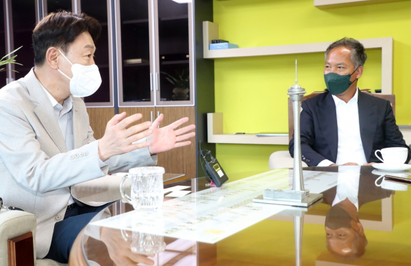 옛 대한방직 부지 개발사업 탄력받나? 우범기 시장·전은수 (주)자광 회장 첫만남