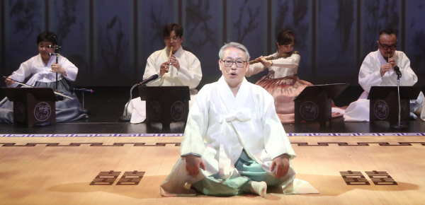시조 한 수로 감사의 인사를 건넨 연말, 무형유산의 명맥을 올곧이 전한 무대였던 (사)정가보존회 정기연주회 백로사로
