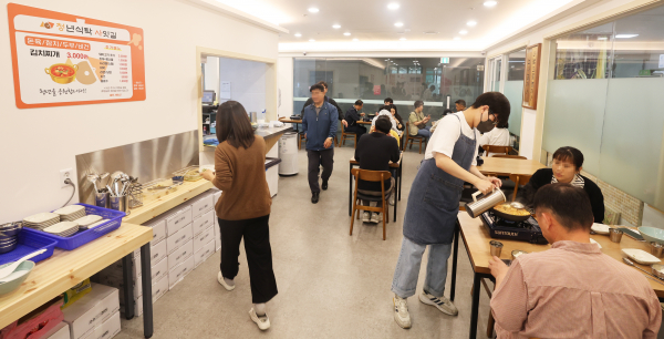 청년 모두가 따뜻한 밥 한 끼 할 수 있기를 온정 나누는 청년식탁 사잇길