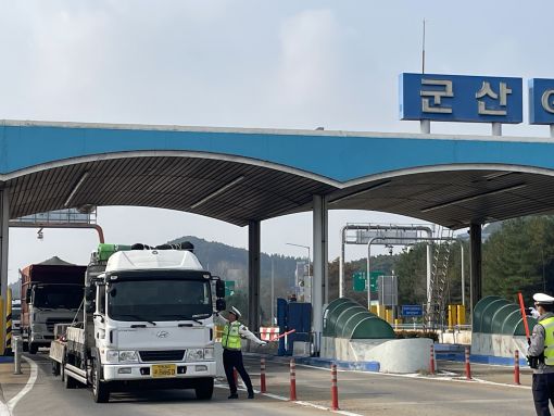 전북경찰청, 고속도로순찰대 12지구대 화물차 합동단속 실시
