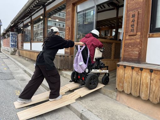 사회적협동조합 해시담, 전주시 입간판형 이동식 경사로 설치 사업 진행