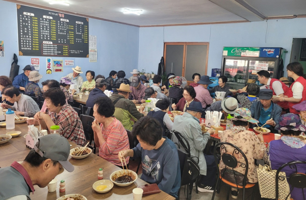 전주시 효자2동 이가네짬뽕, 어르신 초청 식사 제공