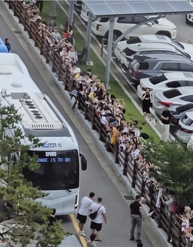 (유)찬누리투어, 올해도 토트넘 선수단 의전 맡아 눈길