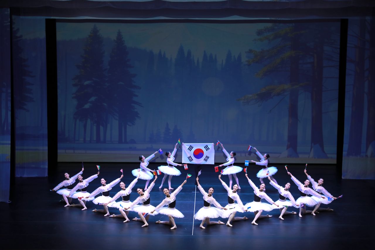 2024 전주세계평화춤페스티벌 비오는 중에도 경연과 퍼레이드 성공적