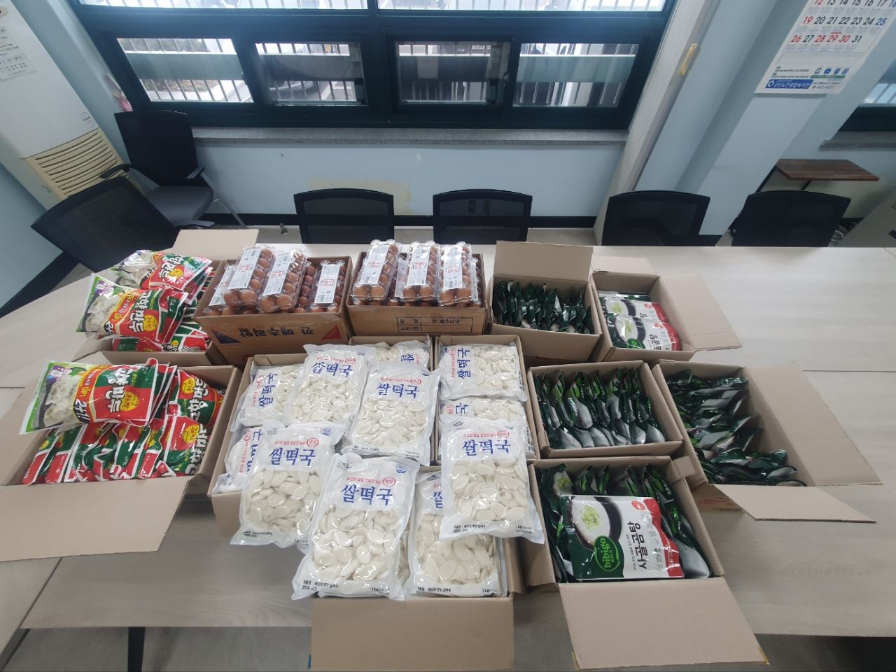 군산노인종합복지관, 설맞이 떡국 꾸러미 전달