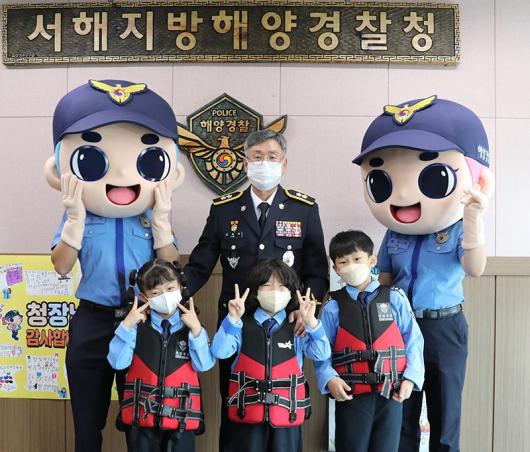 서해해경, 여름 휴가철 어린이 구명조끼 입기 캠페인