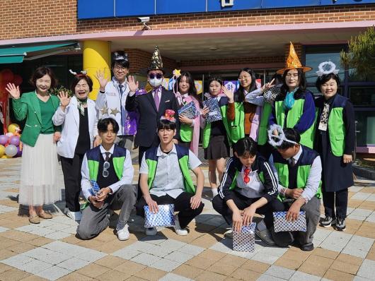 영광교육지원청, 어린이날 홍농유치원에 선물 전달