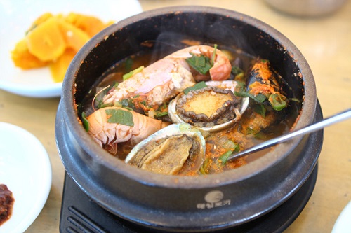 제주향토음식 해물뚝배기 맛집 수희식당, 365일 친절캠페인 참여