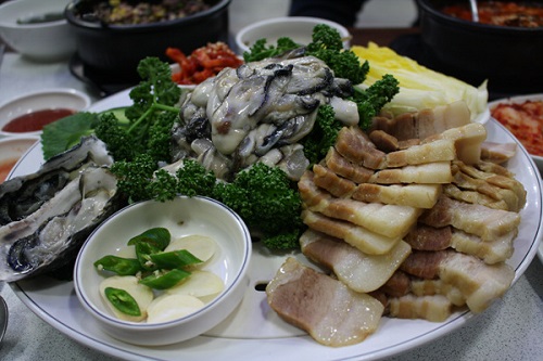 겨울철에 제격인 싱싱한 생굴과 낙지, 안산맛집 24시굴마을낙지촌