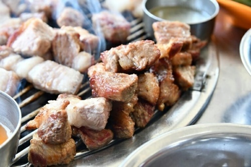 제주도 흑돼지 전문 맛집 문치비, 여행·관광객 입맛 사로잡다