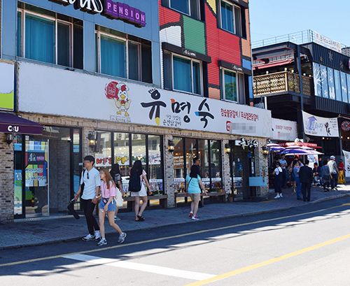 무료주차 가능한 남이섬 닭갈비 맛집 유명숙 닭갈비 푸짐함 느낄 수 있어