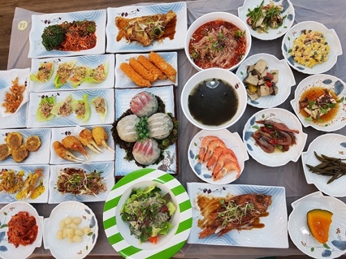 속초 맛집 청정대게, 게찜 주문 시 자연산 활어회 등 25가지 먹거리 제공