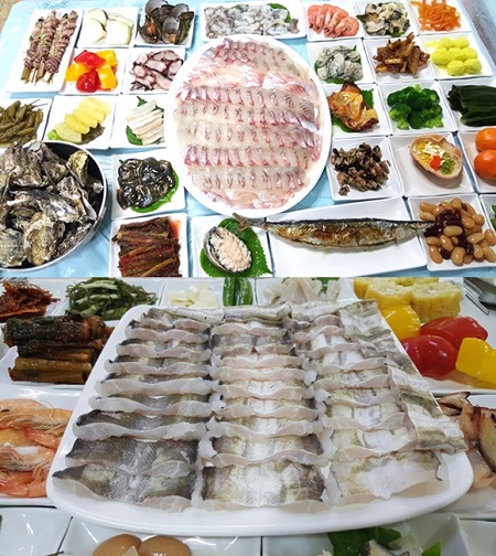 여수 맛집 용궁횟집, 아름다운 밤바다 구경하며 신선한 횟감 맛볼 수 있어