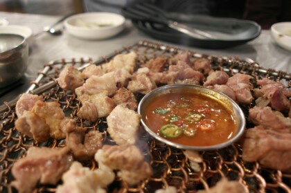 강릉 교동 맛집 택지골, 참숯으로 담은 특별한 수제 생갈비 제공
