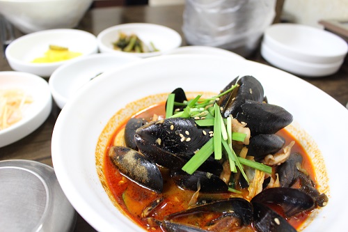강릉 경포대 맛집 김우정 초당 짬뽕순두부, 직접 만든 순두부로 부드러우면서도 쫄깃한 식감 제공