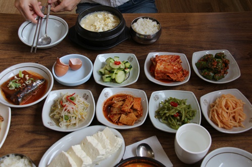 경주맛집, 전통맷돌순두부 직접 끓여 만든 두부로 음식 제공