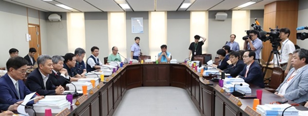 내년도 최저임금 '업종별 구분적용' 두고 노·사 갈등의 골 깊어져