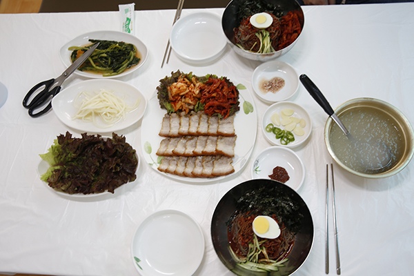 속초 막국수 맛집 김삿갓막국수, 직접 뽑은 막국수에 명태회, 수육도 함께 즐길 수 있어