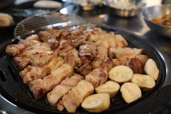 왕십리회식 일등급 고깃집 돈구어, 뛰어난 맛으로 문전성시