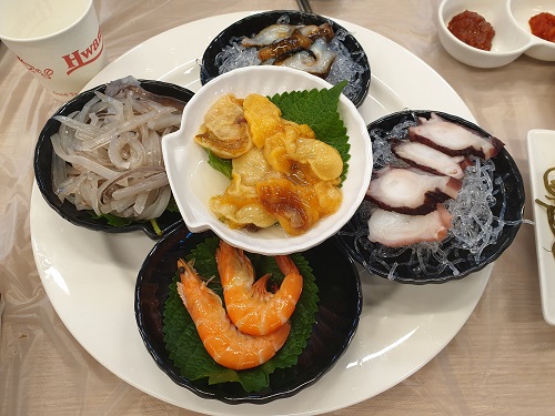 양양·낙산해수욕장맛집 금강산대게횟집, 횟집과 숙박을 한 번에 이용할 수 있는 금강산패키지 운영해 인기