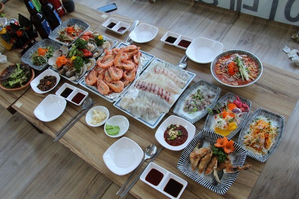 인천 소래포구 횟집 맛집 성복수산 소래포구 종합어시장 대하축제와 꽃게축제 기념 막퍼주는 푸짐한 양과 다양한 세트 메뉴 선보여