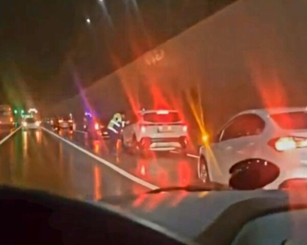 안양 수암터널 대형 사고…24대 차량 바퀴 손상, 원인은 덮개 충돌?