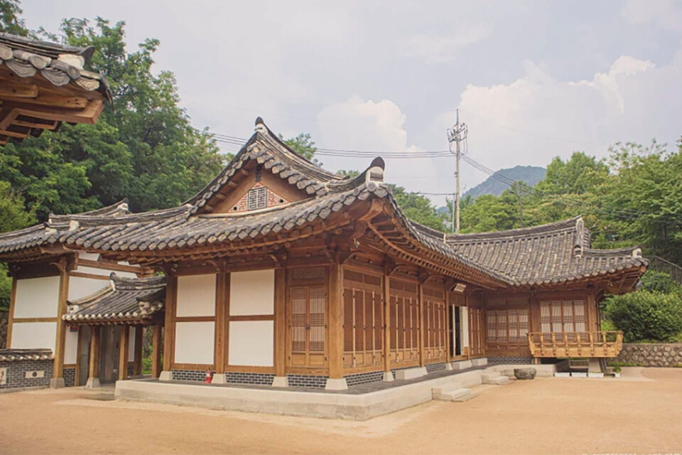 숲속 한옥에 파묻혀볼까,  음악 감상하며 읽어볼까 / 전국 이색 도서관 열전
