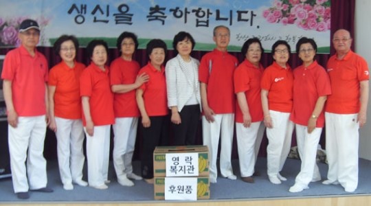 느영나영 봉사단, 가정의달 후원품 전달