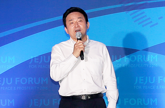 [영상] 제주도의 푸른 밤 열창하는 원희룡 제주지사