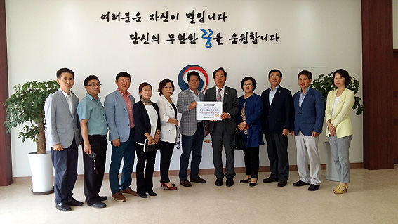제주관광협회, 한길정보통신학교에 도서 전달