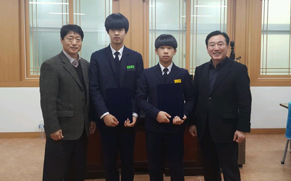 하귀배드민턴클럽, 배드민턴 우수학생에 장학금 전달