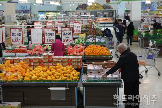 제주시농협 하나로마트, 창립 41주년 기념품 증정