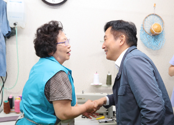 원희룡 지사, 노인일자리 현장 서귀포시니어클럽 방문