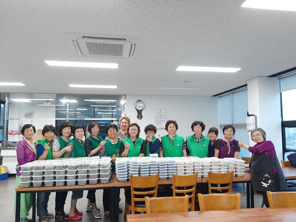 한동리부녀회, 독거노인 돕기 밑반찬 만들기 실시
