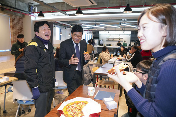 피자 왔어요~...원희룡 지사, 피자배달원 변신 탐나는 인재 응원