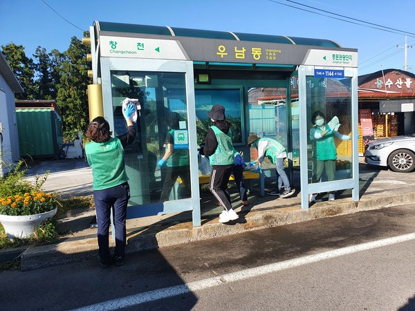 예래동새마을부녀회, 버스 승차대 환경정비 실시