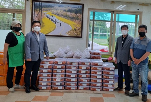 표선면 칠성영농조합법인, 어려운 이웃을 위한 김치 기부