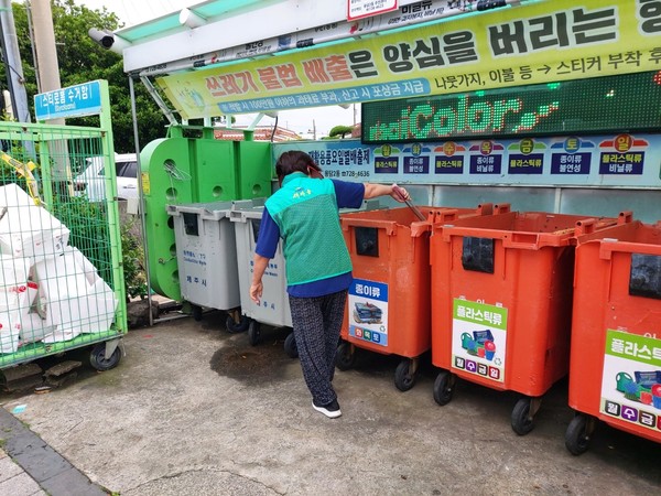 용담2동 새마을부녀회, 청결한 관내 유지를 위한 클린하우스 정비 실시