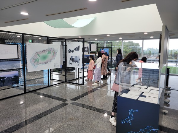 해녀박물관 문화갤러리 바당과 땅 사이, 해녀건축전 눈길