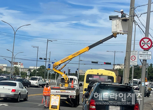 한천 정비사업 주민 반발 속, 전주이설 막무가내 공사 논란
