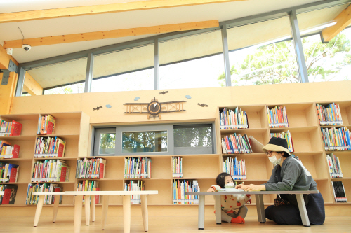 성동구, 매봉산 공원에 숲속도서관 개장