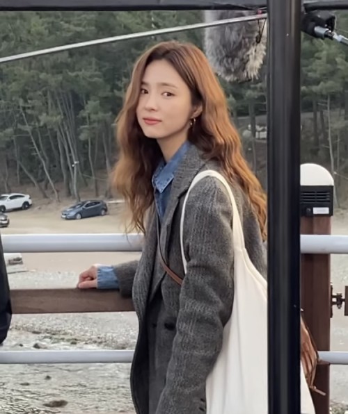 수목드라마 ‘런온’ 신세경, 촬영 중 ‘열일’ 미모 포착