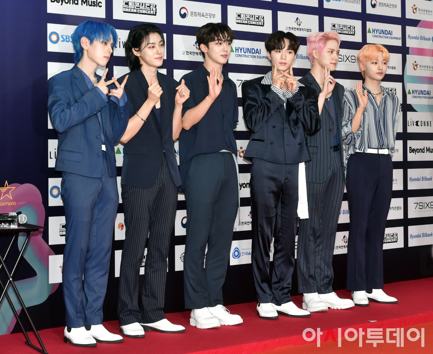 [포토] 위아이, 무대에서 만나요