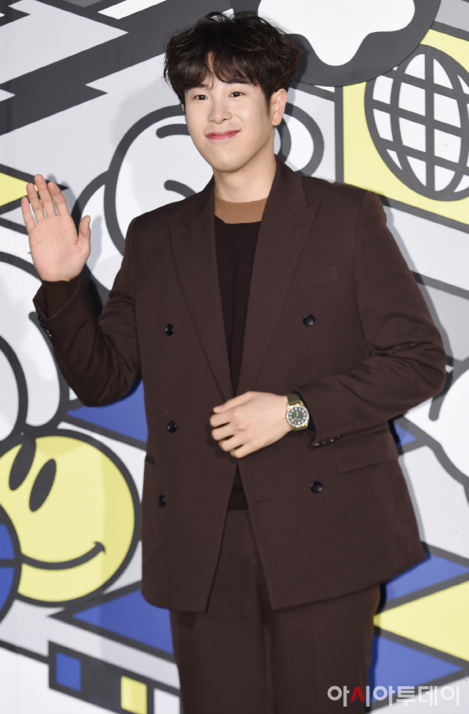 피오, 이정재·정우성과 한솥밥 먹을까…아티스트컴퍼니와 전속계약 논의 중