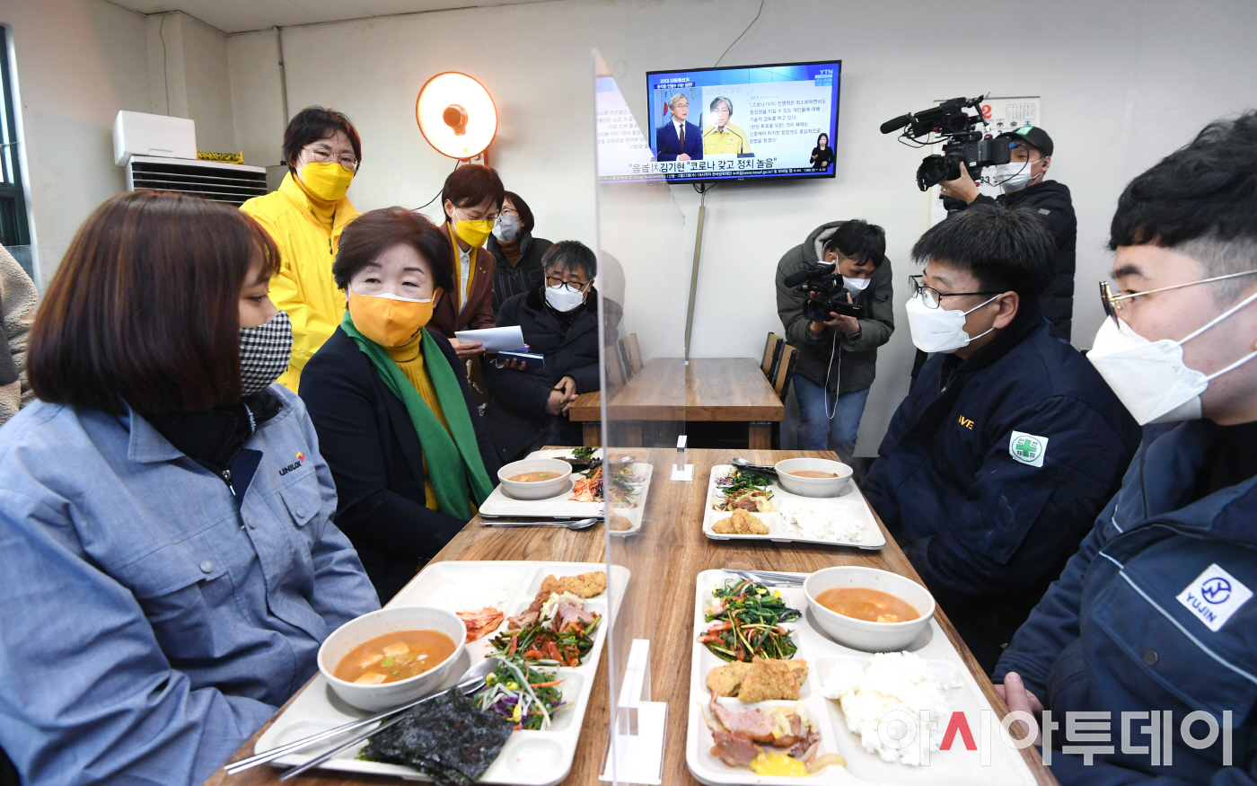[포토] 심상정 시화공단 작은공장 노동자들과 식사