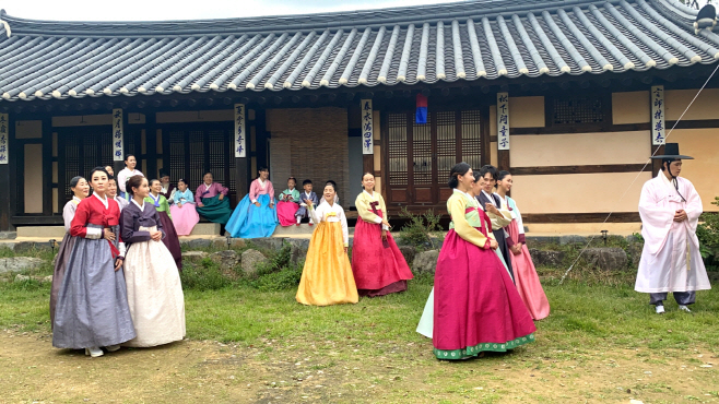 아산시, 한복문화 지역거점 공모 선정…외암마을서 즐기는 한복