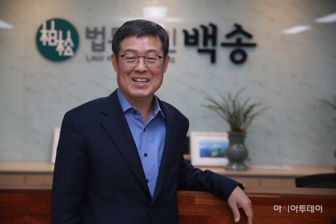 박윤해 법무법인 백송 대표변호사 의뢰인에 대한 책임감이 백송의 차별점