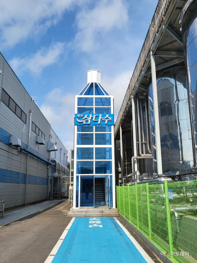 스마트에 친환경까지…순환경제 앞장서는 제주삼다수