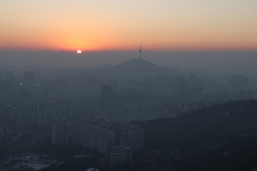 [오늘 날씨] 새해 첫 날 온화한 겨울…수도권 미세먼지 나쁨